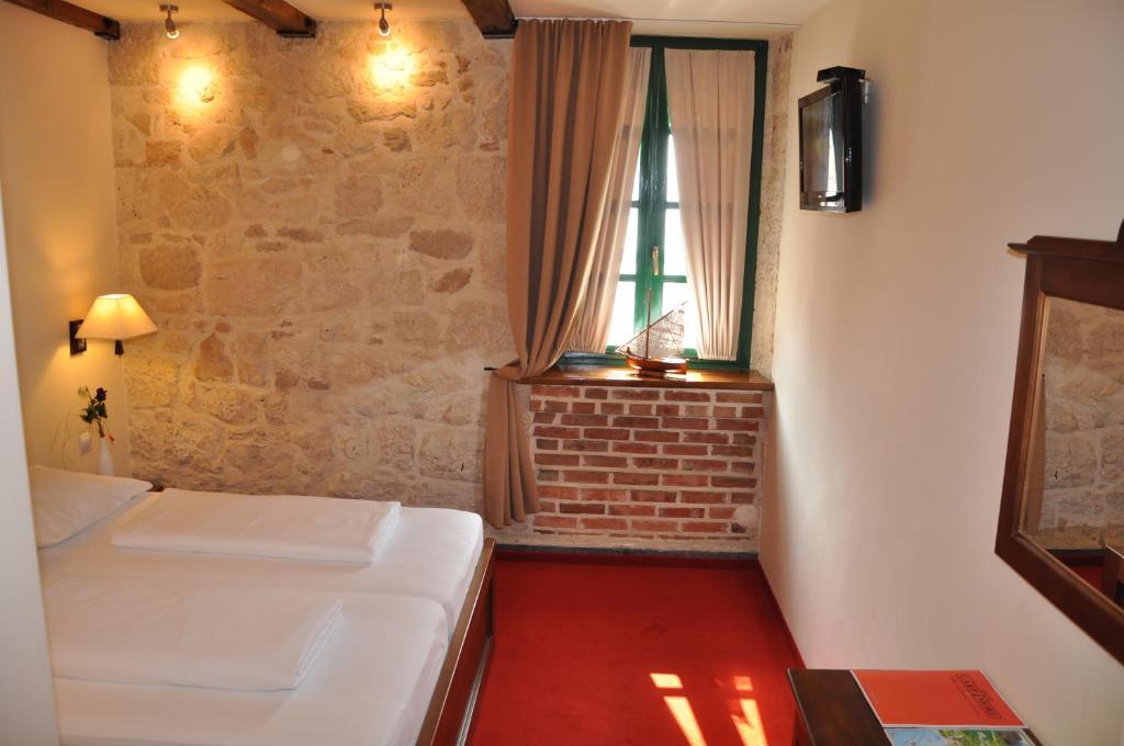 Hotel Carpymore Biograd Na Moru Bilik gambar